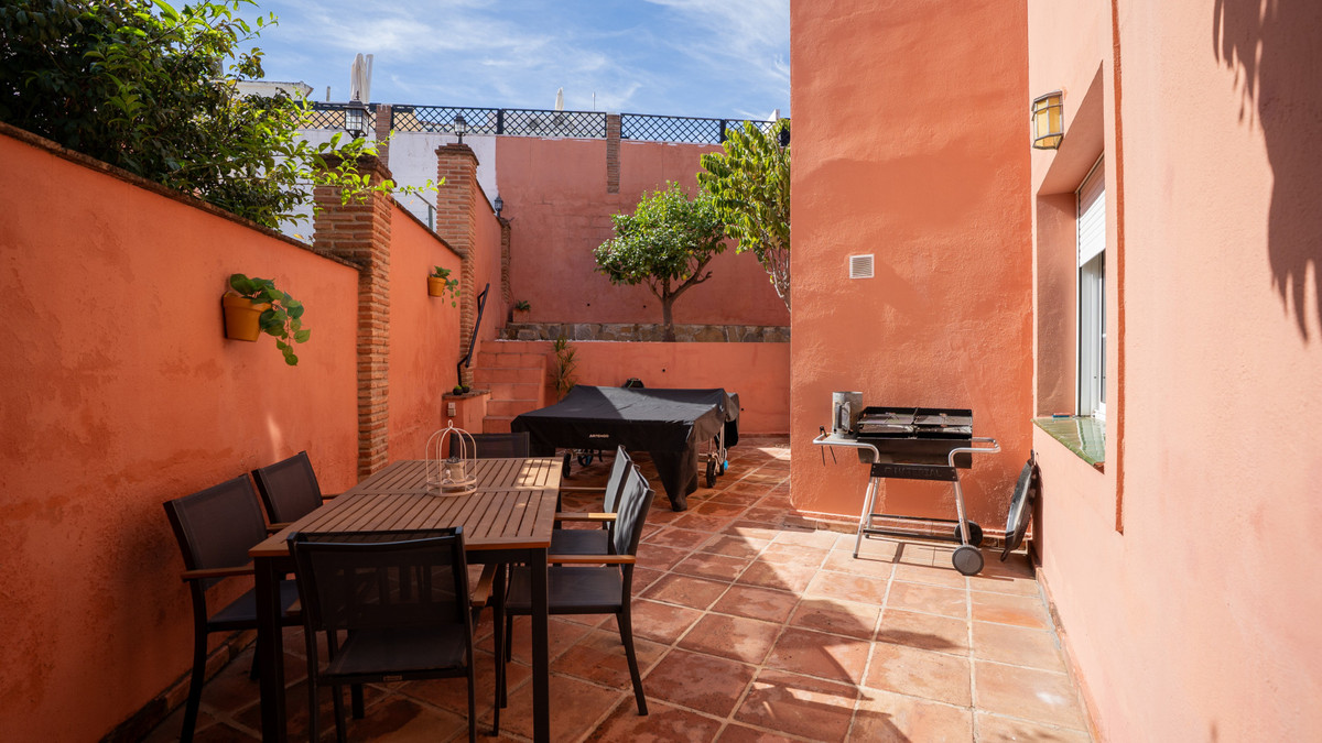 4 Bed Townhouse for sale in Nueva Andalucía Costa Del Sol, Málaga, Spain