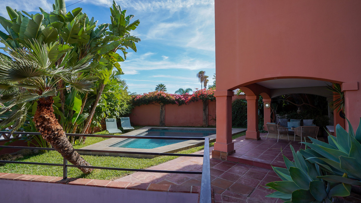 4 Bed Townhouse for sale in Nueva Andalucía Costa Del Sol, Málaga, Spain