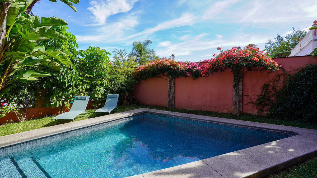 4 Bed Townhouse for sale in Nueva Andalucía Costa Del Sol, Málaga, Spain