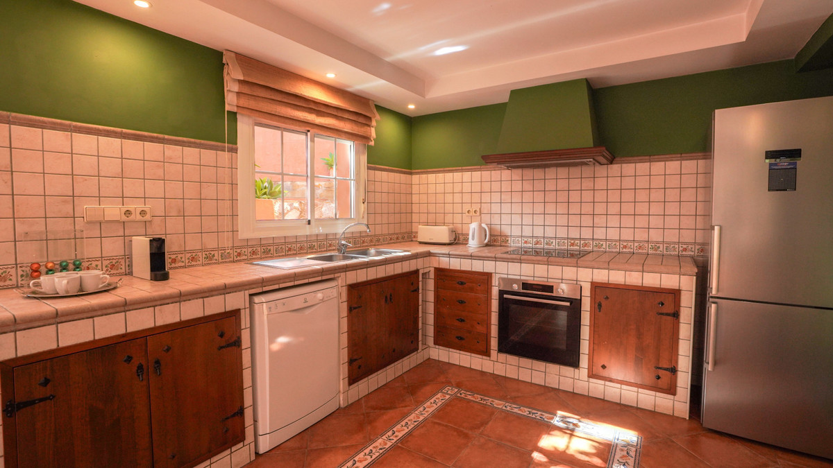 4 Bed Townhouse for sale in Nueva Andalucía Costa Del Sol, Málaga, Spain