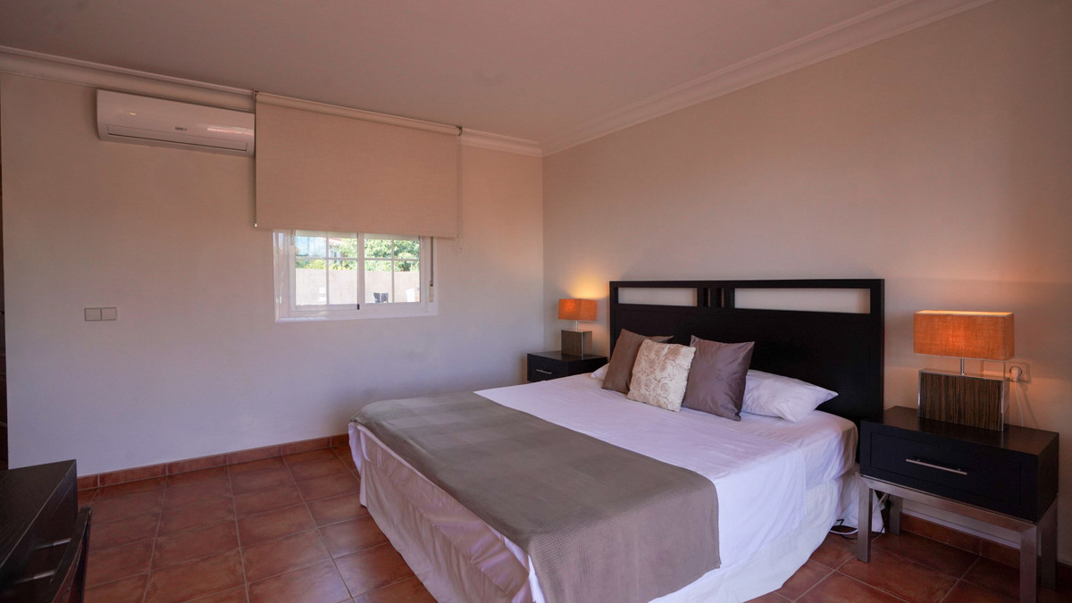 4 Bed Townhouse for sale in Nueva Andalucía Costa Del Sol, Málaga, Spain