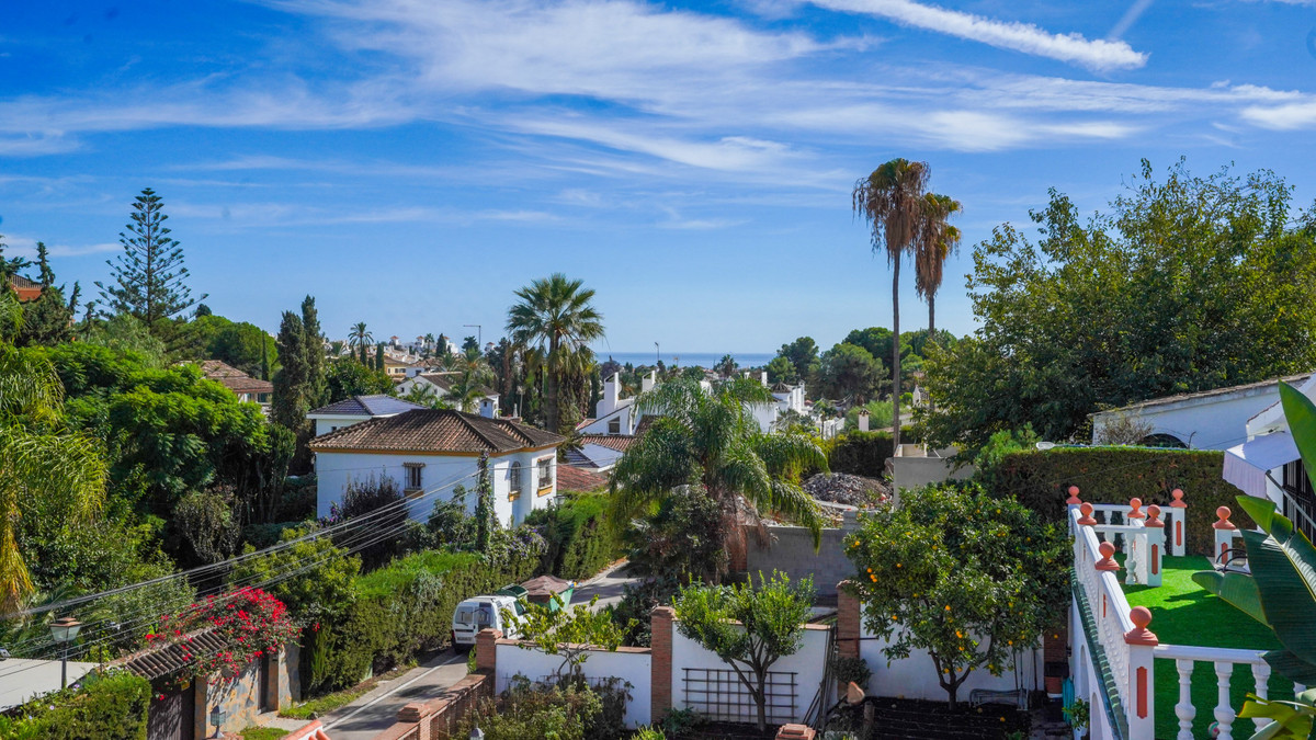 4 Bed Townhouse for sale in Nueva Andalucía Costa Del Sol, Málaga, Spain