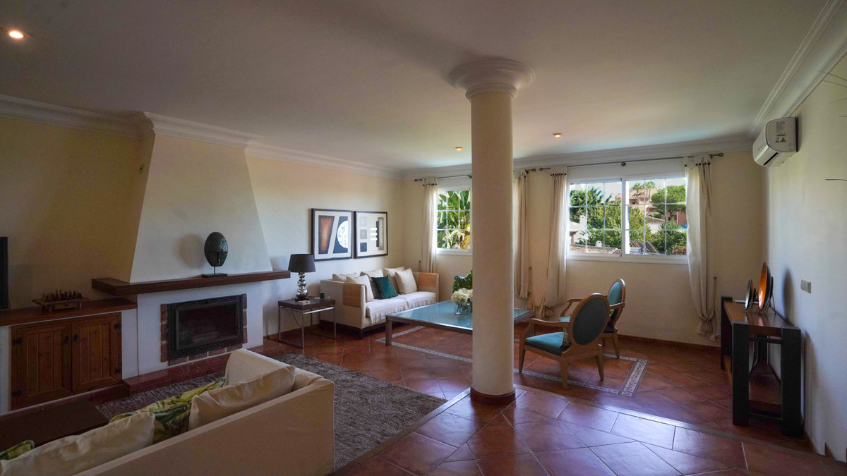 4 Bed Townhouse for sale in Nueva Andalucía Costa Del Sol, Málaga, Spain