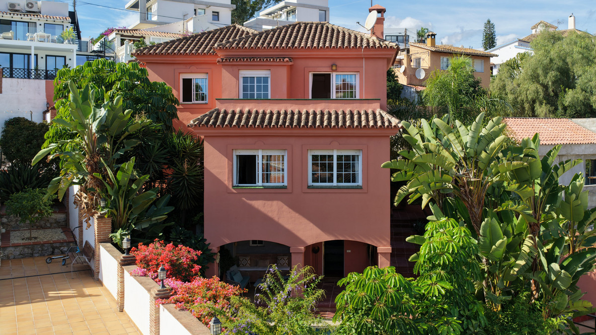 4 Bed Townhouse for sale in Nueva Andalucía Costa Del Sol, Málaga, Spain