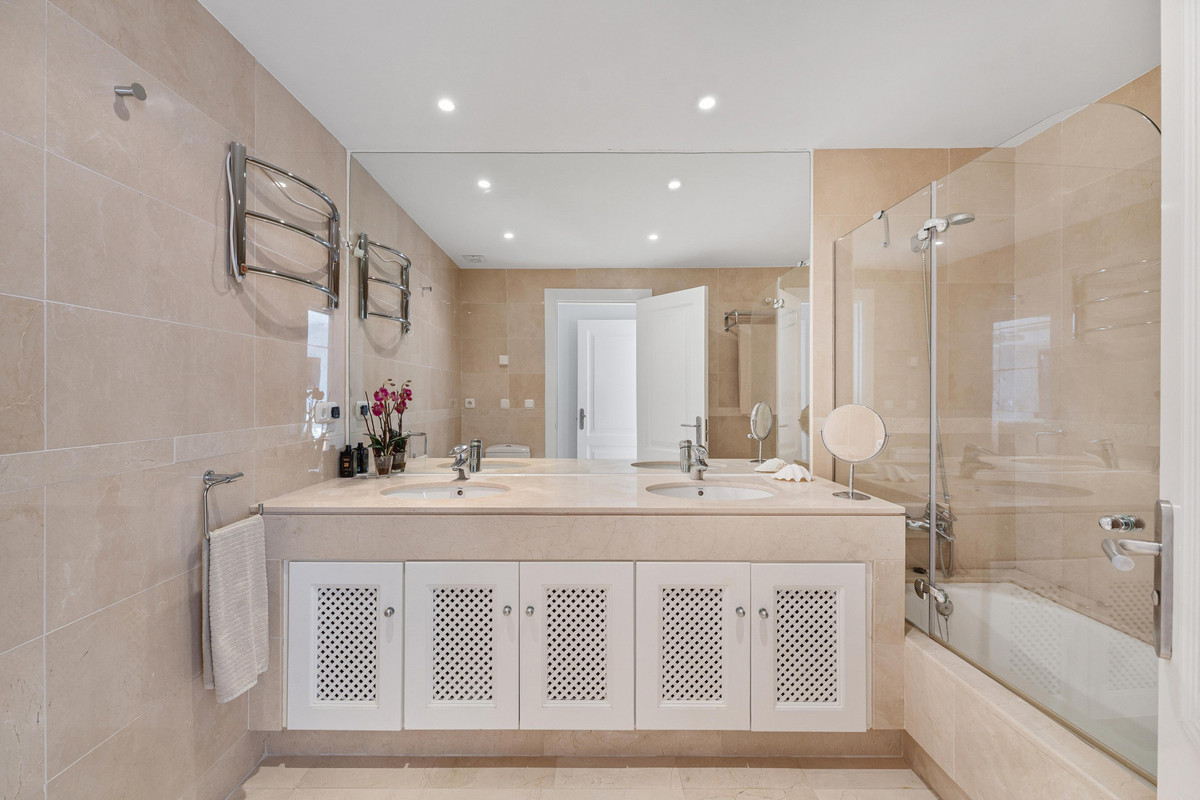 3 Bed Apartment for sale in Nueva Andalucía Costa Del Sol, Málaga, Spain