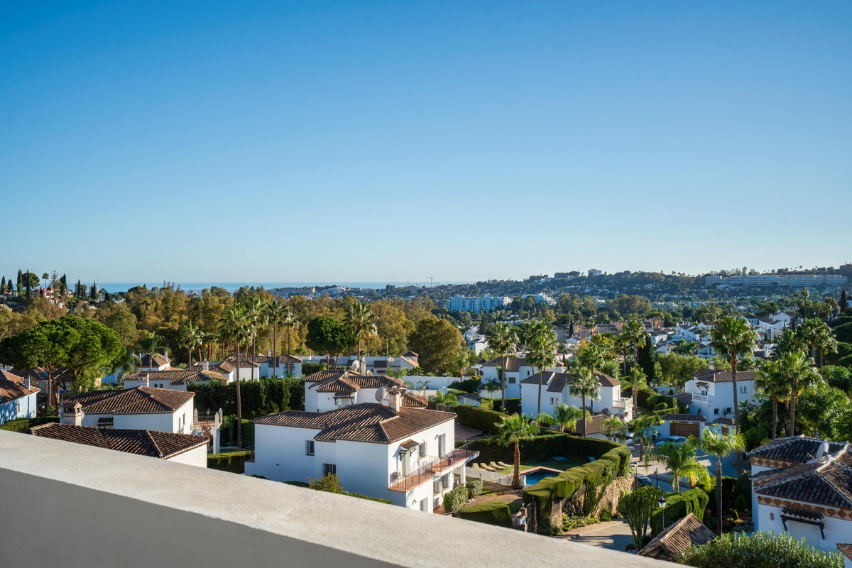 3 Bed Apartment for sale in Nueva Andalucía Costa Del Sol, Málaga, Spain