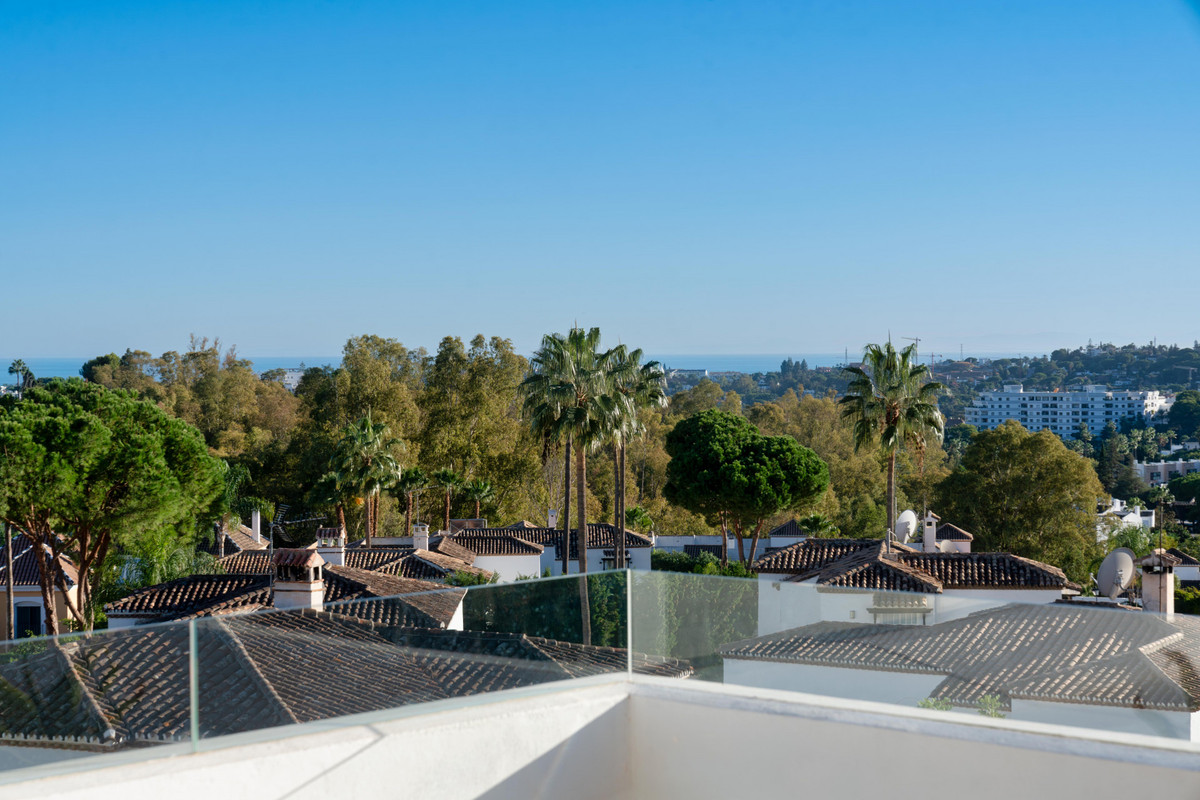 3 Bed Apartment for sale in Nueva Andalucía Costa Del Sol, Málaga, Spain
