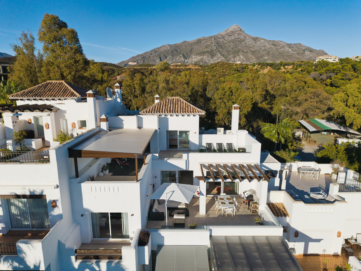 3 Bed Apartment for sale in Nueva Andalucía Costa Del Sol, Málaga, Spain