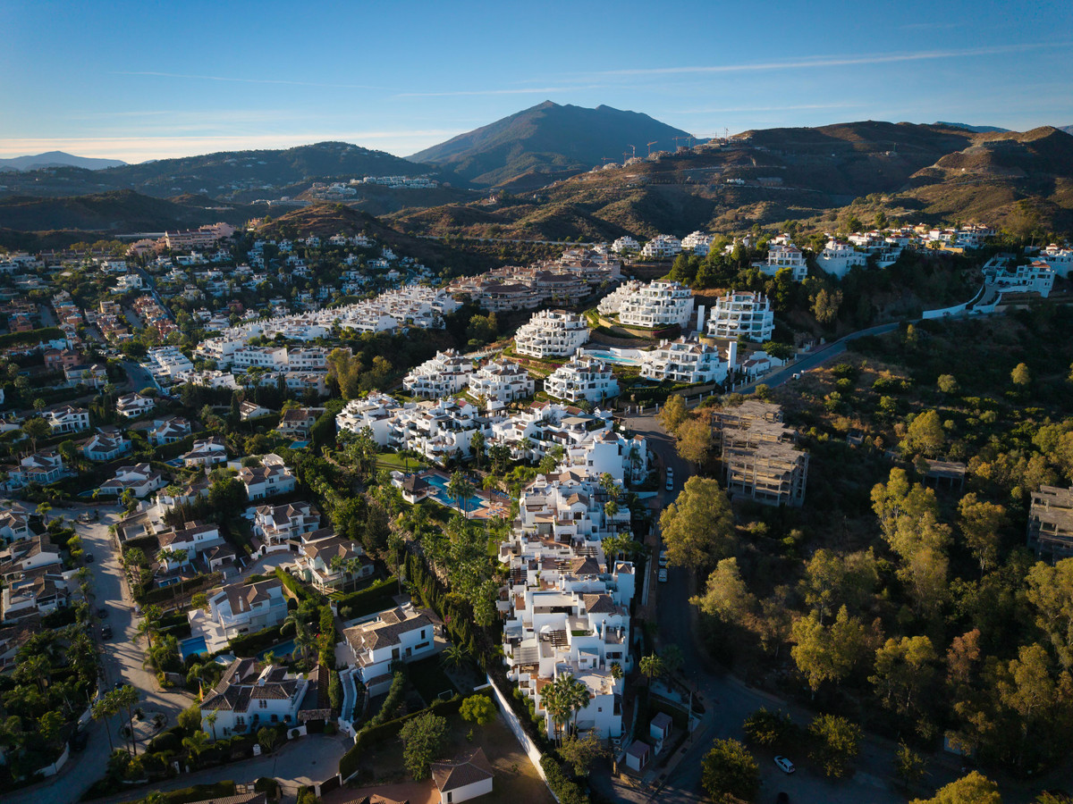3 Bed Apartment for sale in Nueva Andalucía Costa Del Sol, Málaga, Spain