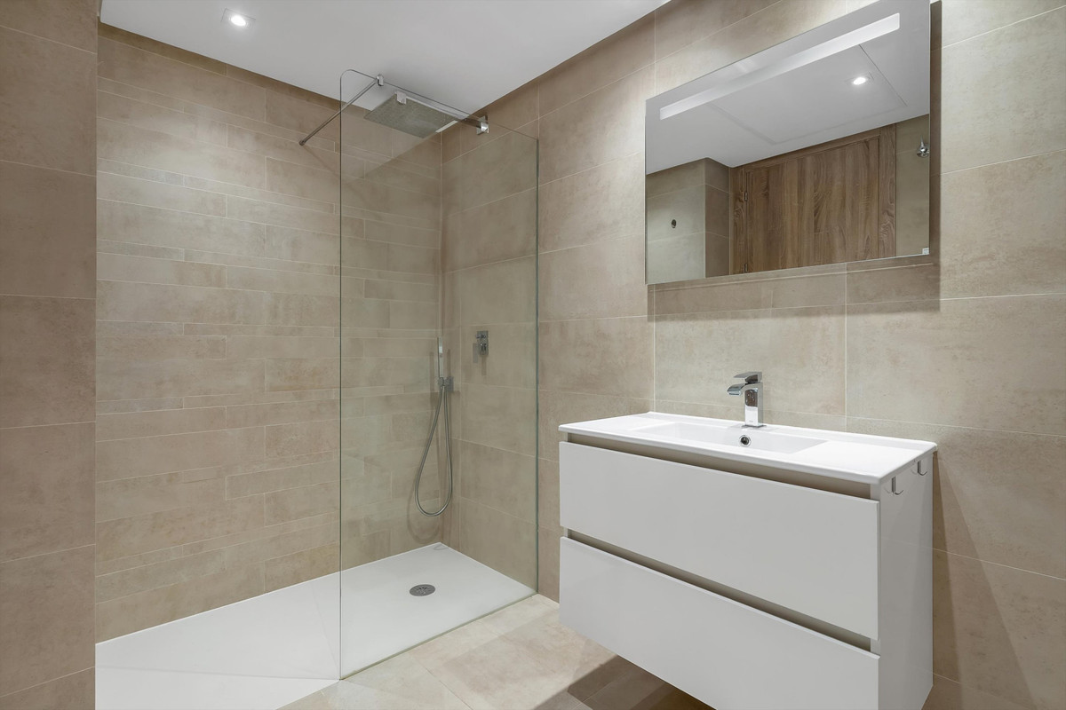 3 Bed Apartment for sale in Benahavís Costa Del Sol, Málaga, Spain