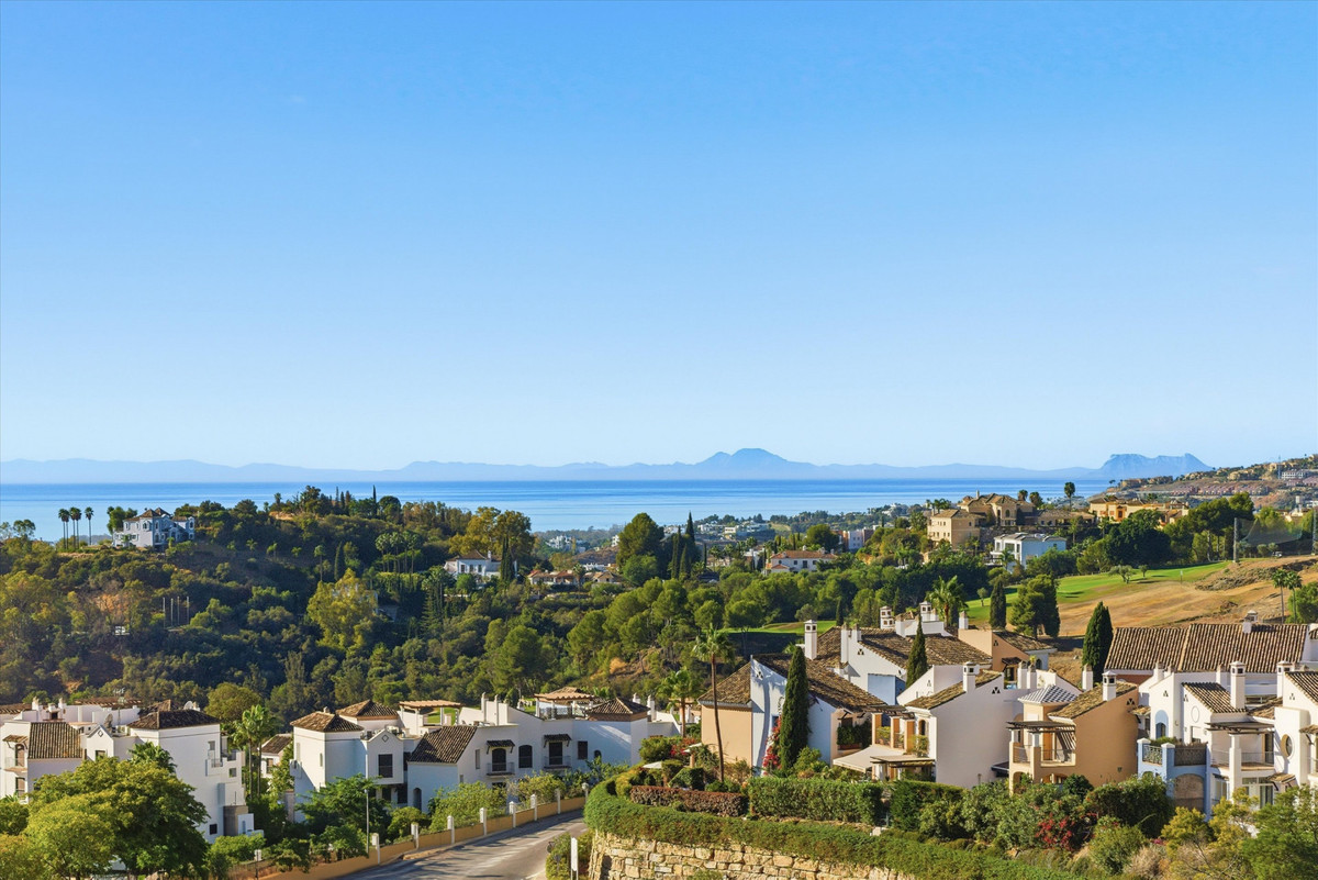 3 Bed Apartment for sale in Benahavís Costa Del Sol, Málaga, Spain