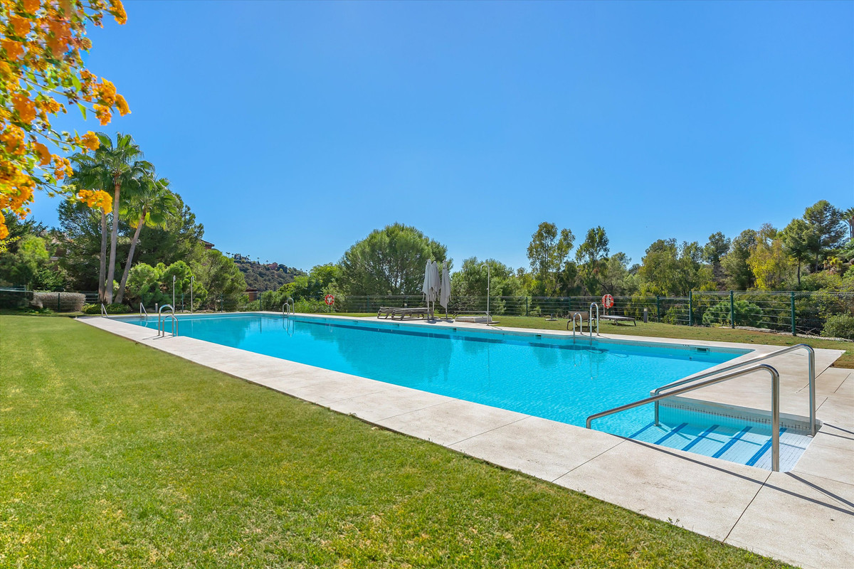3 Bed Apartment for sale in Benahavís Costa Del Sol, Málaga, Spain