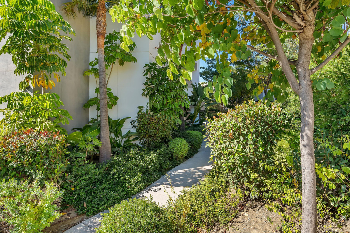 3 Bed Apartment for sale in Benahavís Costa Del Sol, Málaga, Spain