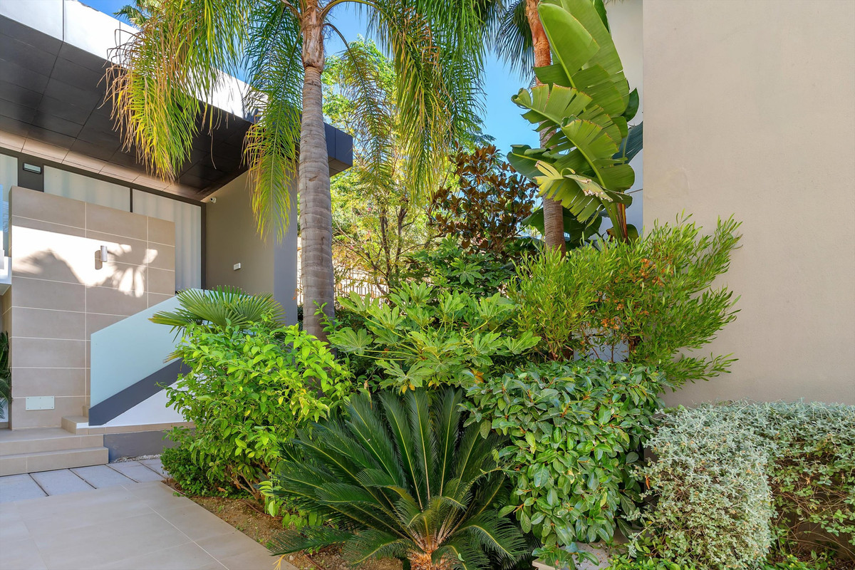 3 Bed Apartment for sale in Benahavís Costa Del Sol, Málaga, Spain