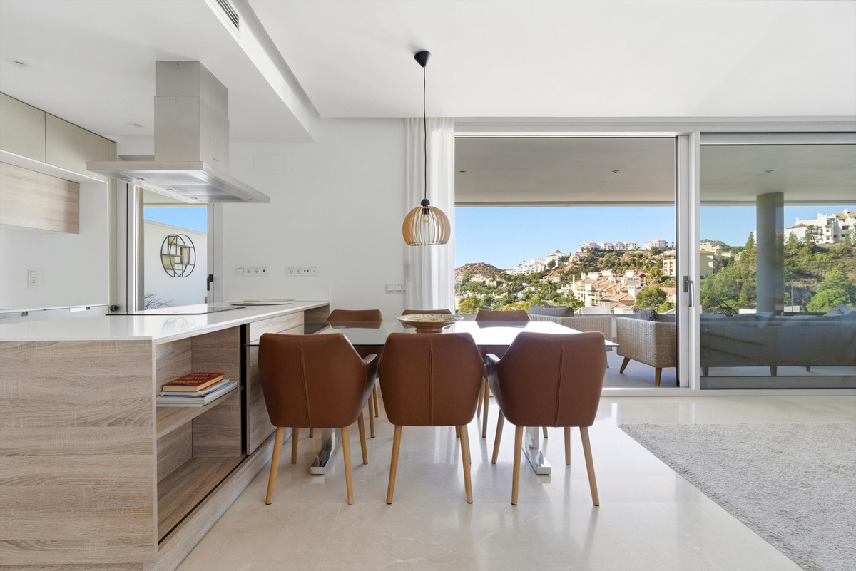3 Bed Apartment for sale in Benahavís Costa Del Sol, Málaga, Spain