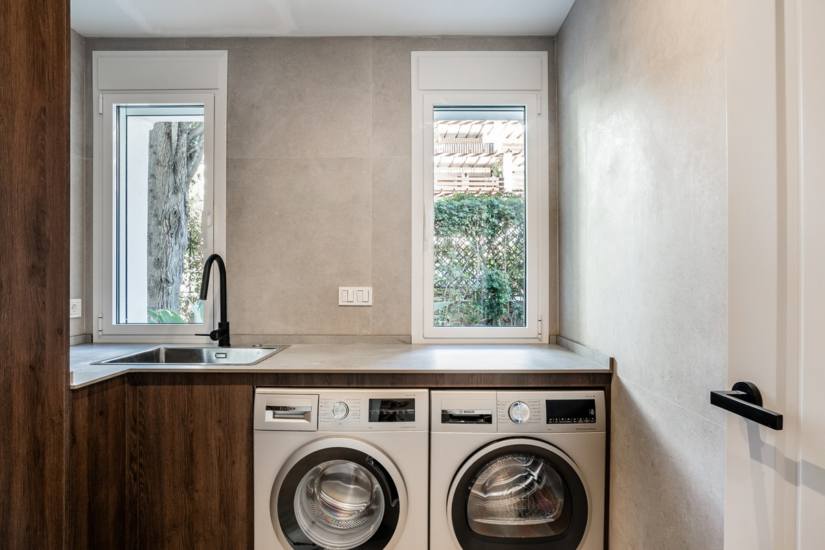 4 Bed Apartment for sale in The Golden Mile Costa Del Sol, Málaga, Spain