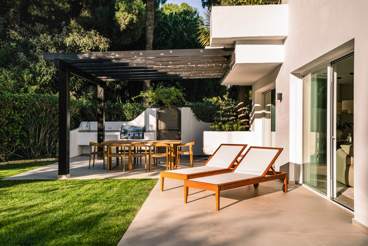 4 Bed Apartment for sale in The Golden Mile Costa Del Sol, Málaga, Spain