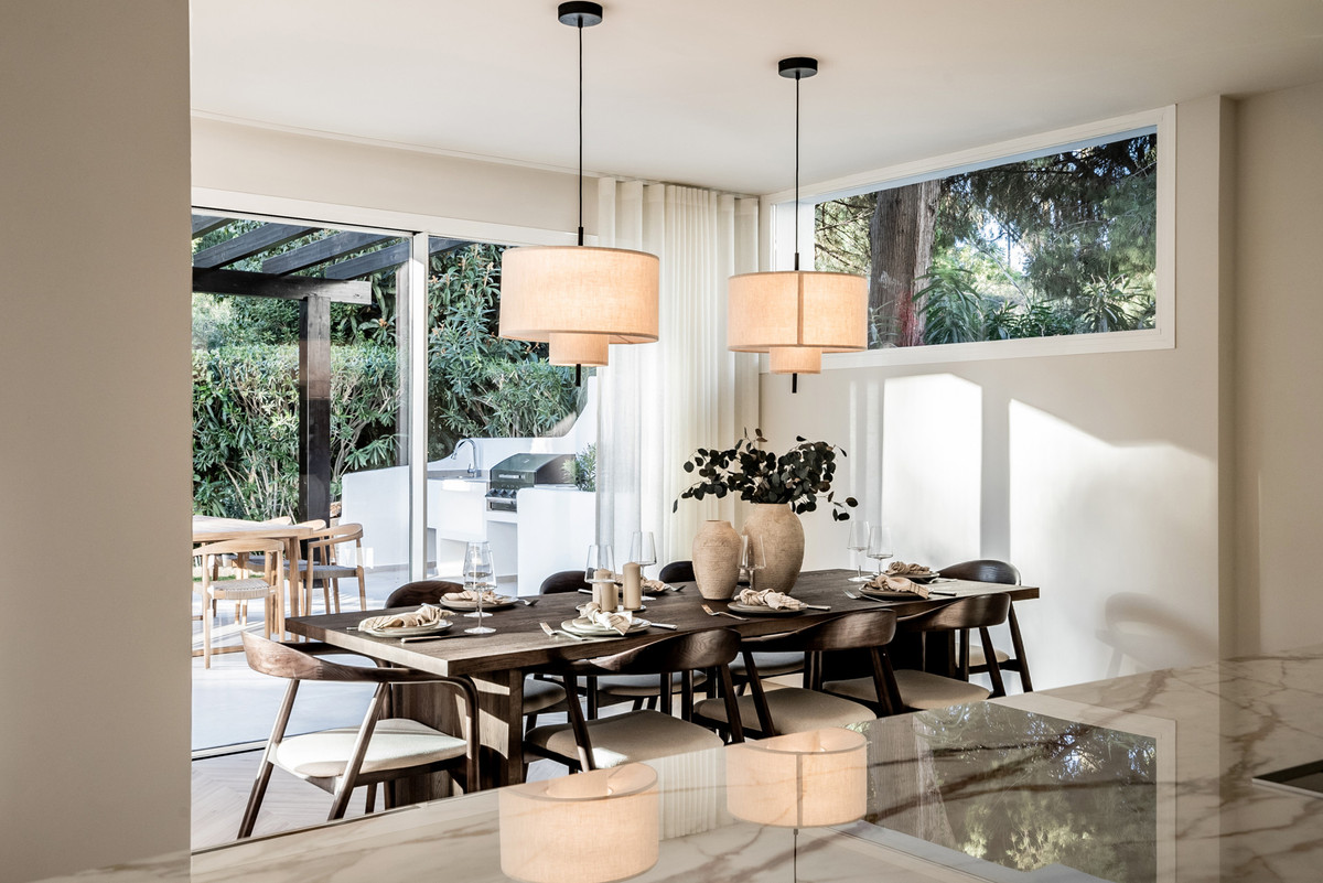 4 Bed Apartment for sale in The Golden Mile Costa Del Sol, Málaga, Spain