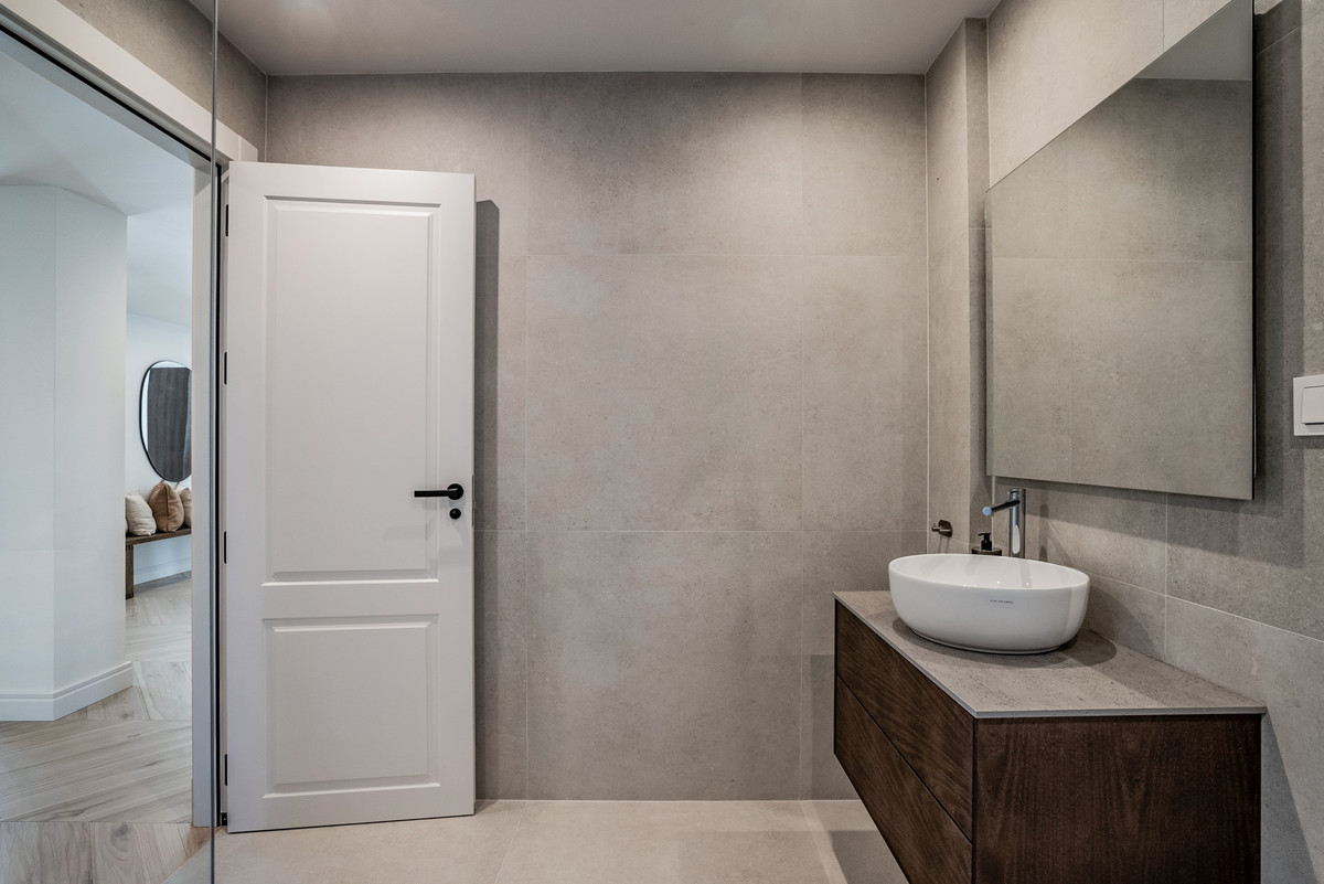 4 Bed Apartment for sale in The Golden Mile Costa Del Sol, Málaga, Spain