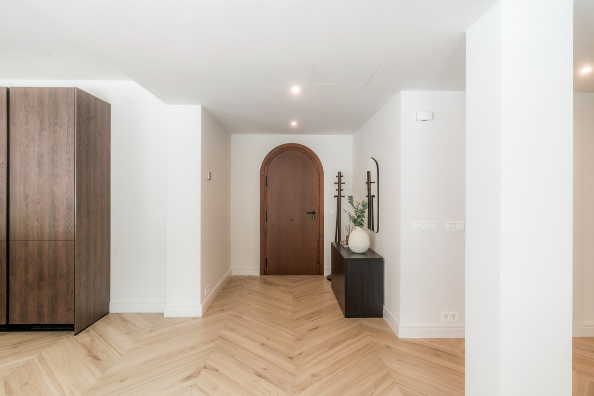 4 Bed Apartment for sale in The Golden Mile Costa Del Sol, Málaga, Spain