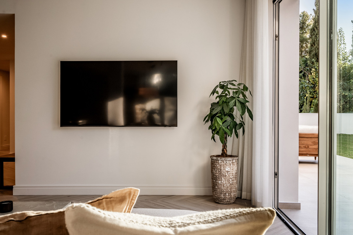 4 Bed Apartment for sale in The Golden Mile Costa Del Sol, Málaga, Spain