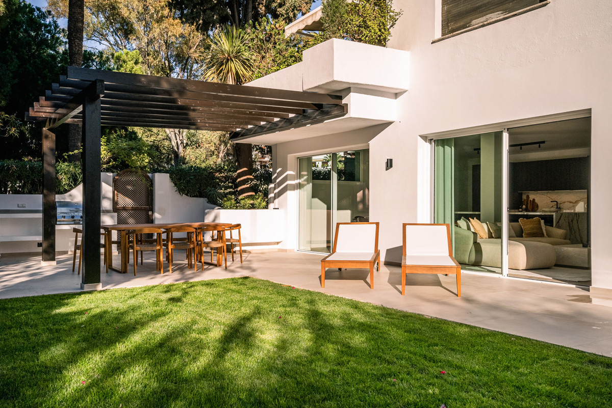 4 Bed Apartment for sale in The Golden Mile Costa Del Sol, Málaga, Spain