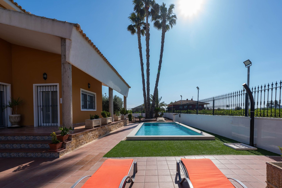 Se vende Villa - Chalet de 5 dormitorios en Costa Blanca, Alicante, España