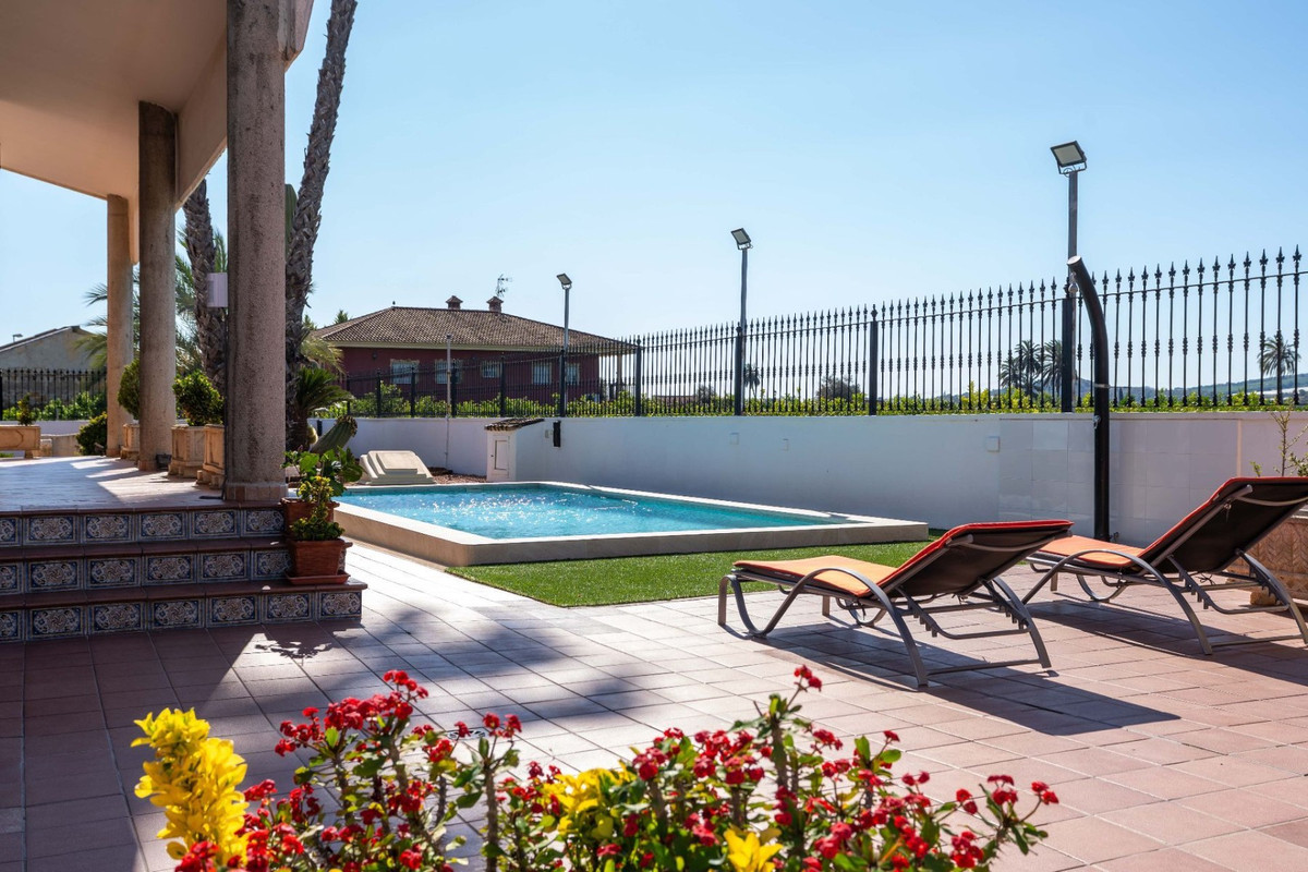 Se vende Villa - Chalet de 5 dormitorios en Costa Blanca, Alicante, España