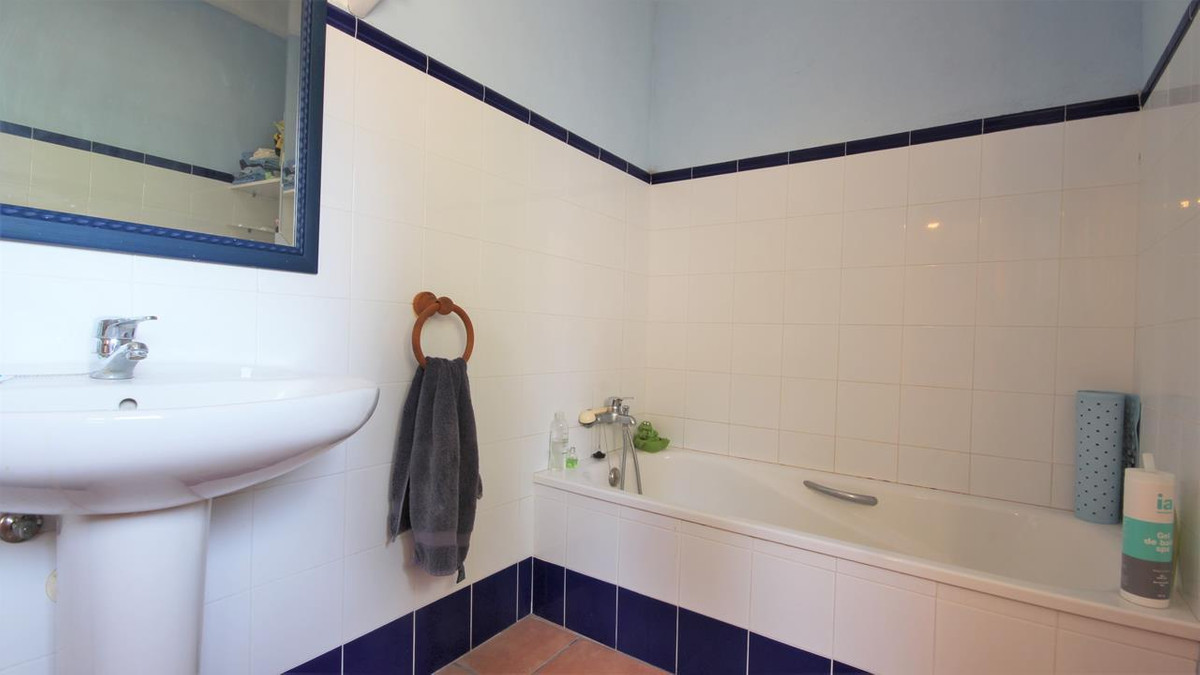 Se vende Villa - Chalet de 6 dormitorios en Costa Blanca, Alicante, España