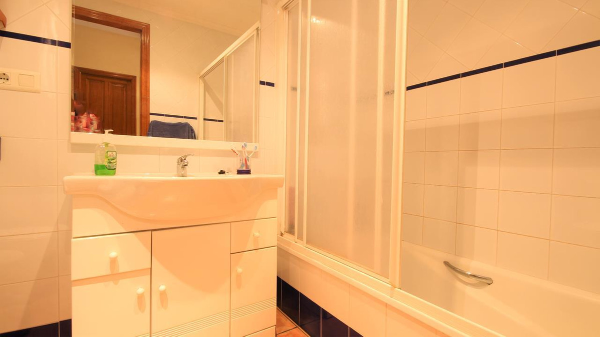 Se vende Villa - Chalet de 6 dormitorios en Costa Blanca, Alicante, España