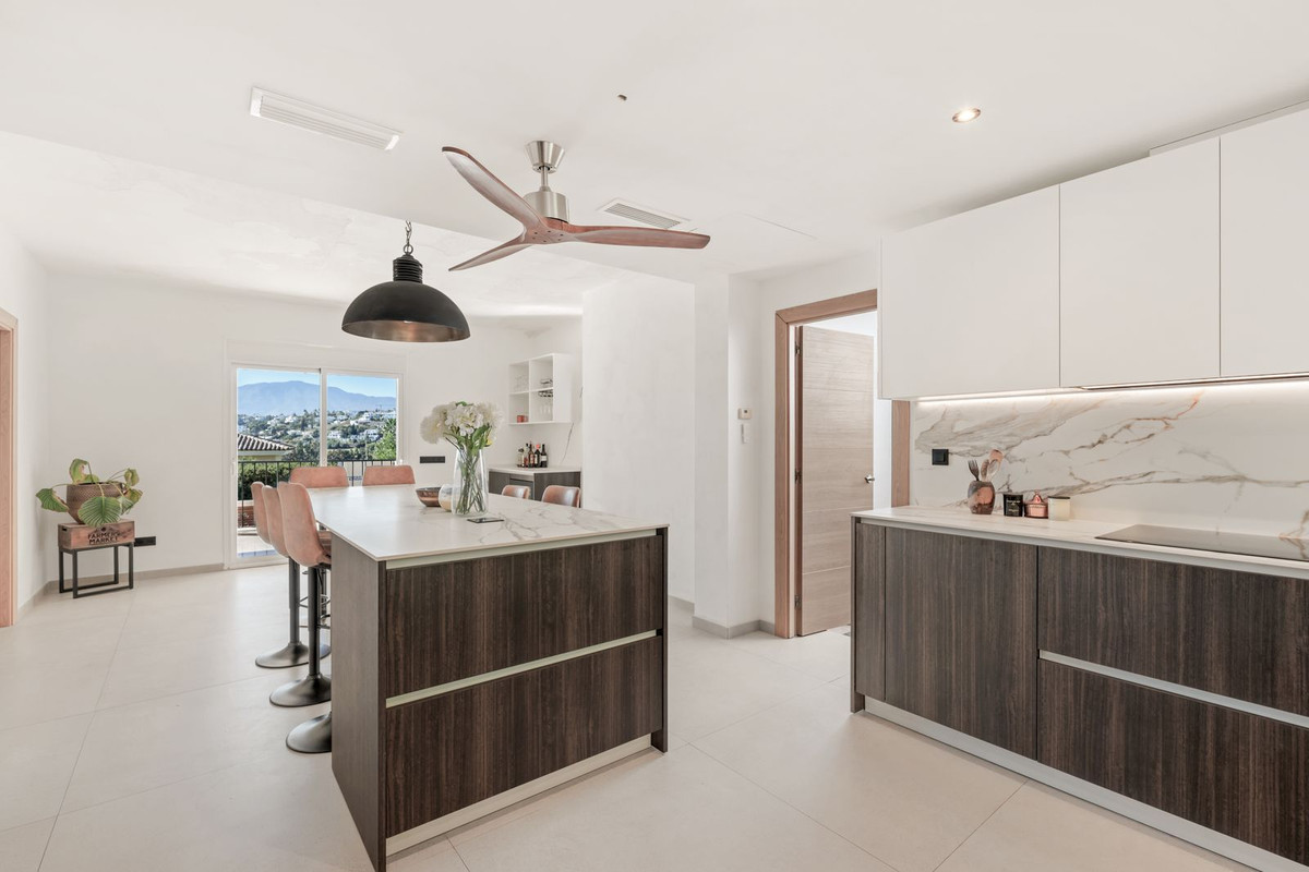 4 Bed Townhouse for sale in El Paraiso Costa Del Sol, Málaga, Spain