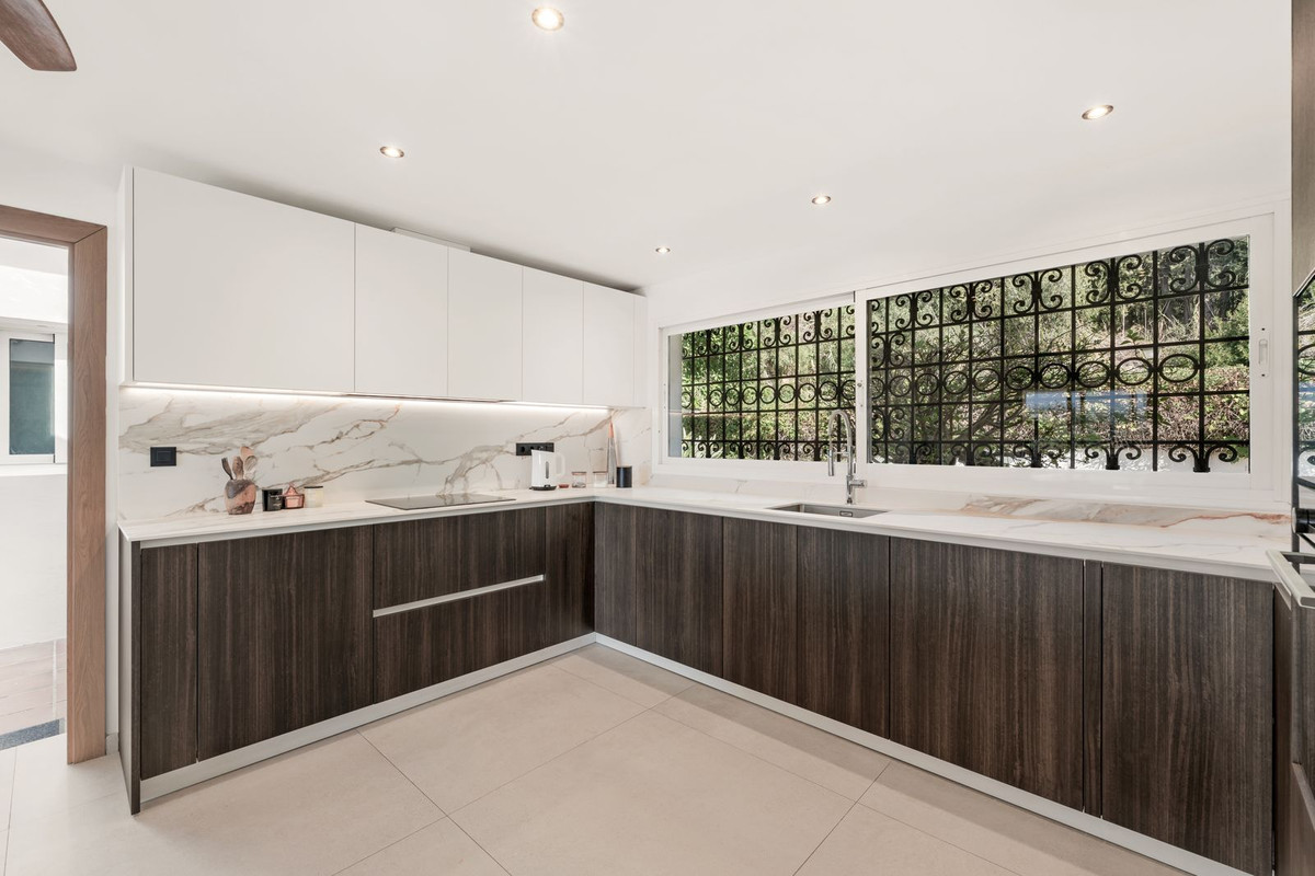 4 Bed Townhouse for sale in El Paraiso Costa Del Sol, Málaga, Spain
