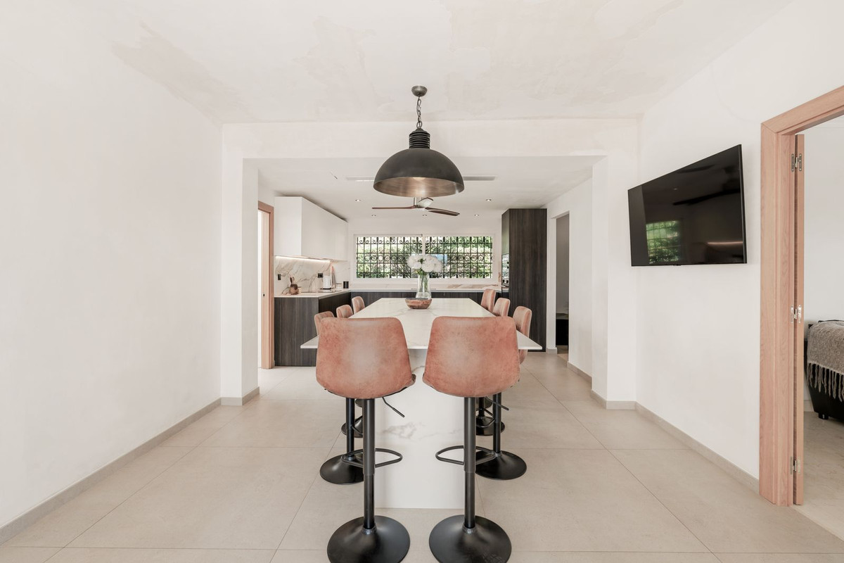 4 Bed Townhouse for sale in El Paraiso Costa Del Sol, Málaga, Spain