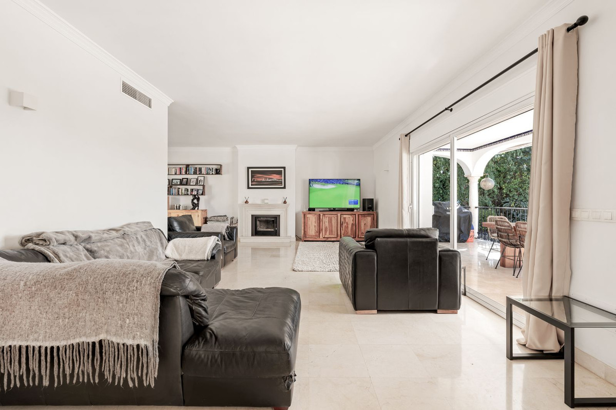 4 Bed Townhouse for sale in El Paraiso Costa Del Sol, Málaga, Spain