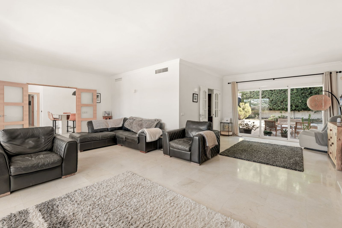 4 Bed Townhouse for sale in El Paraiso Costa Del Sol, Málaga, Spain