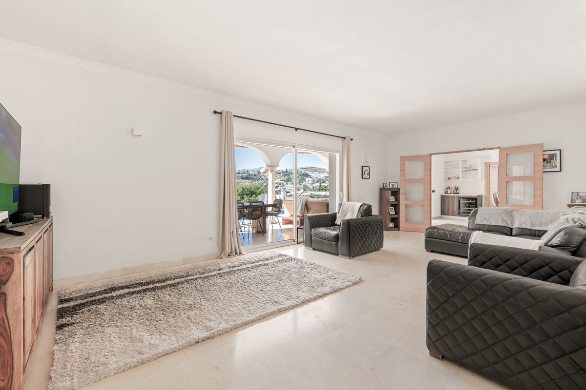 4 Bed Townhouse for sale in El Paraiso Costa Del Sol, Málaga, Spain