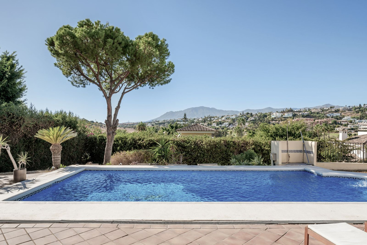 4 Bed Townhouse for sale in El Paraiso Costa Del Sol, Málaga, Spain