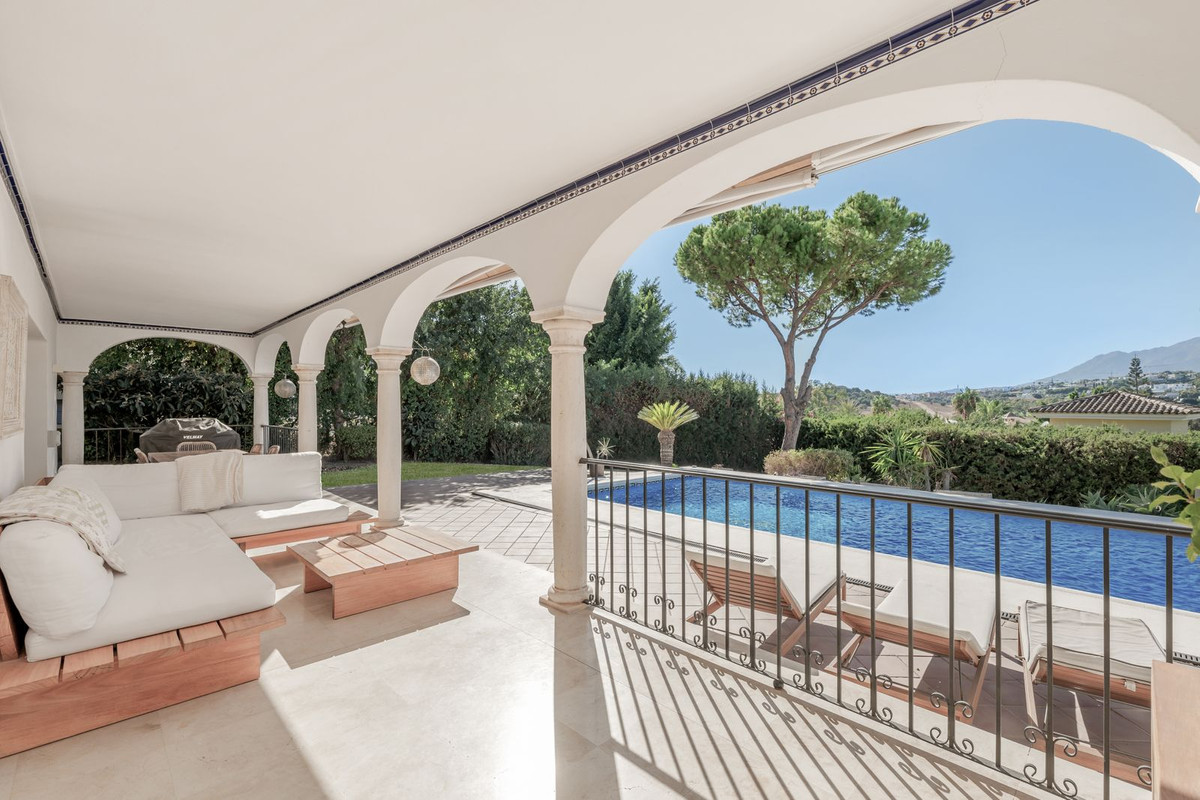 4 Bed Townhouse for sale in El Paraiso Costa Del Sol, Málaga, Spain