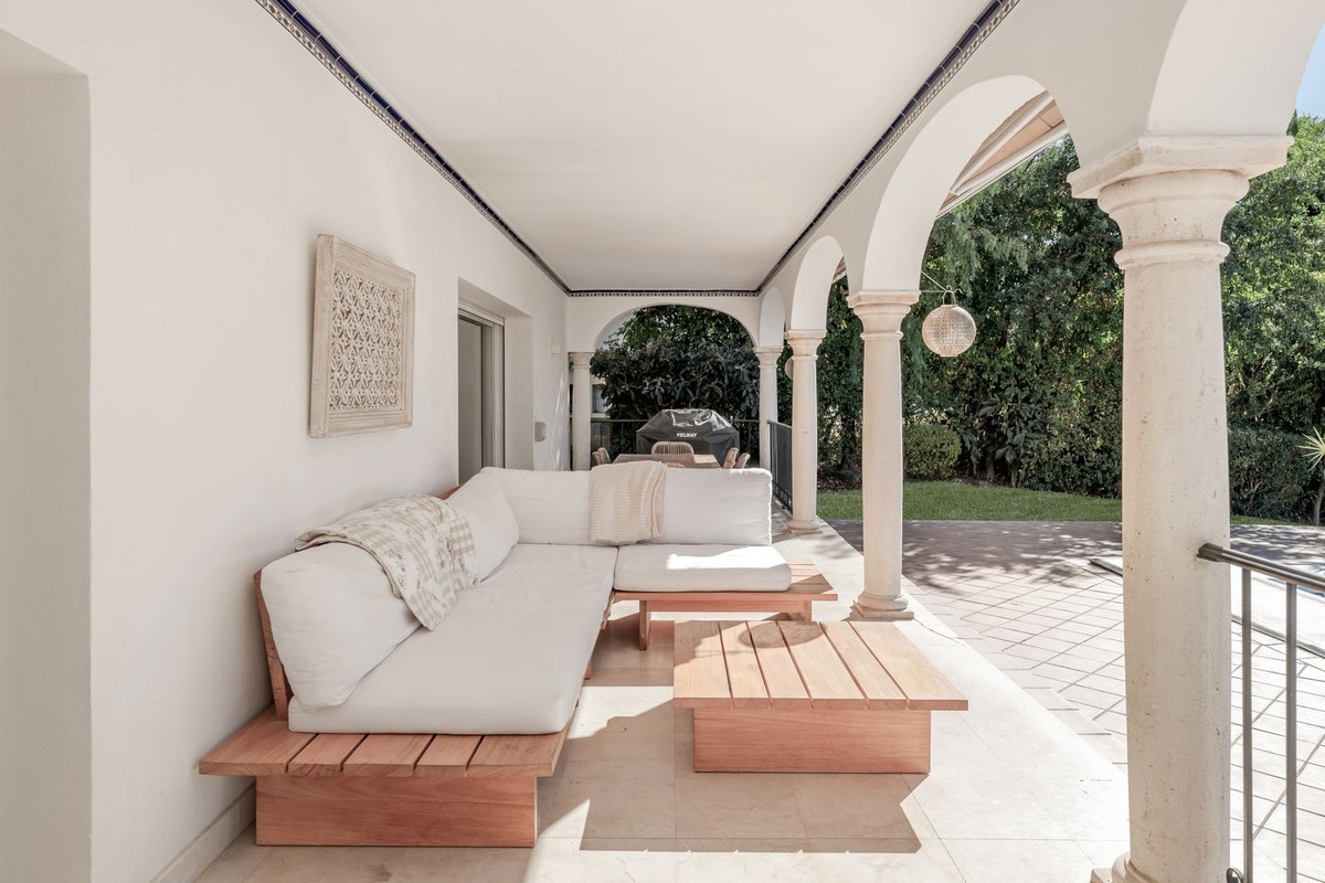 4 Bed Townhouse for sale in El Paraiso Costa Del Sol, Málaga, Spain