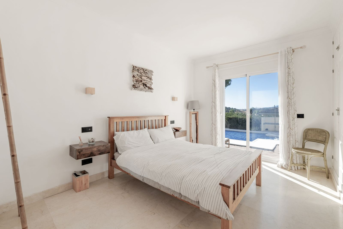 4 Bed Townhouse for sale in El Paraiso Costa Del Sol, Málaga, Spain