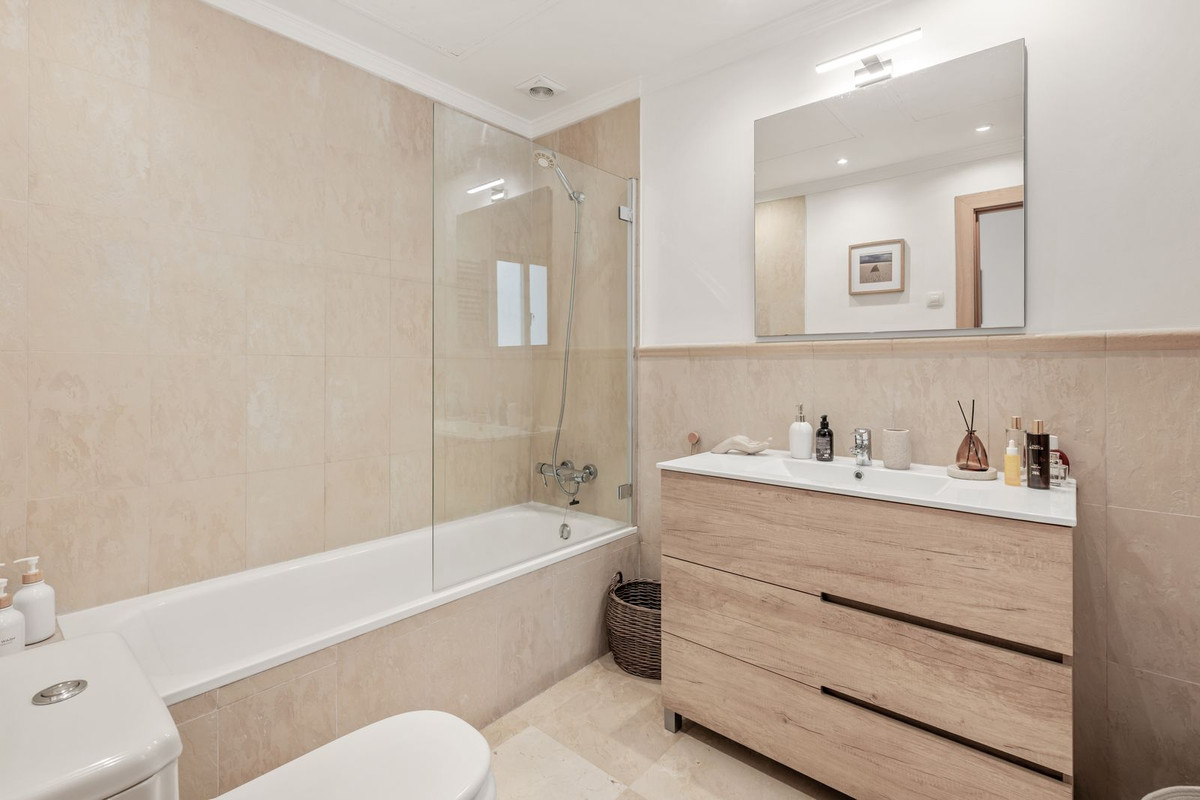 4 Bed Townhouse for sale in El Paraiso Costa Del Sol, Málaga, Spain