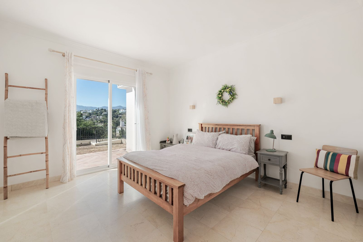 4 Bed Townhouse for sale in El Paraiso Costa Del Sol, Málaga, Spain