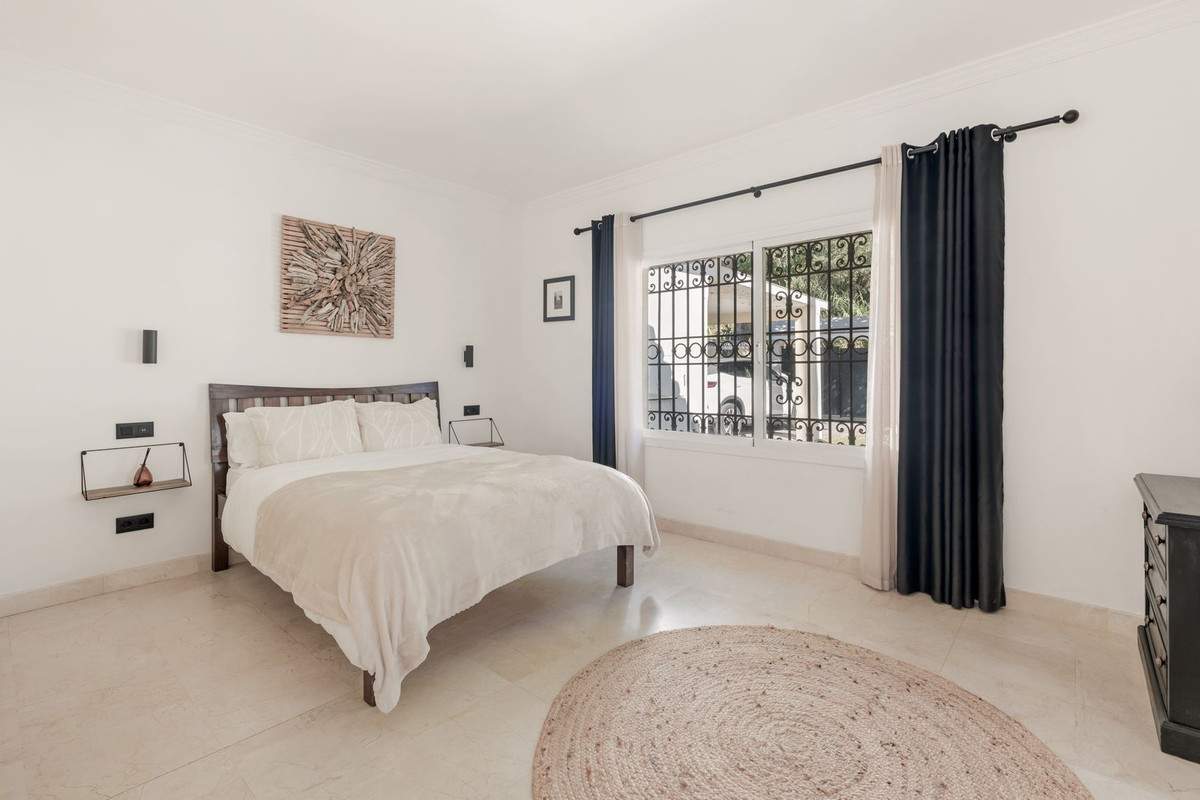 4 Bed Townhouse for sale in El Paraiso Costa Del Sol, Málaga, Spain