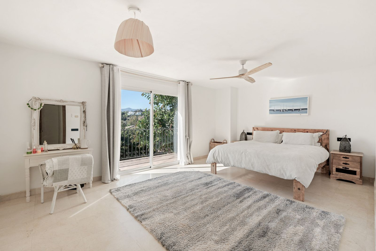 4 Bed Townhouse for sale in El Paraiso Costa Del Sol, Málaga, Spain
