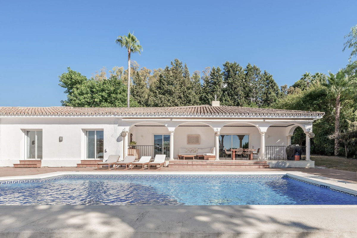 4 Bed Townhouse for sale in El Paraiso Costa Del Sol, Málaga, Spain