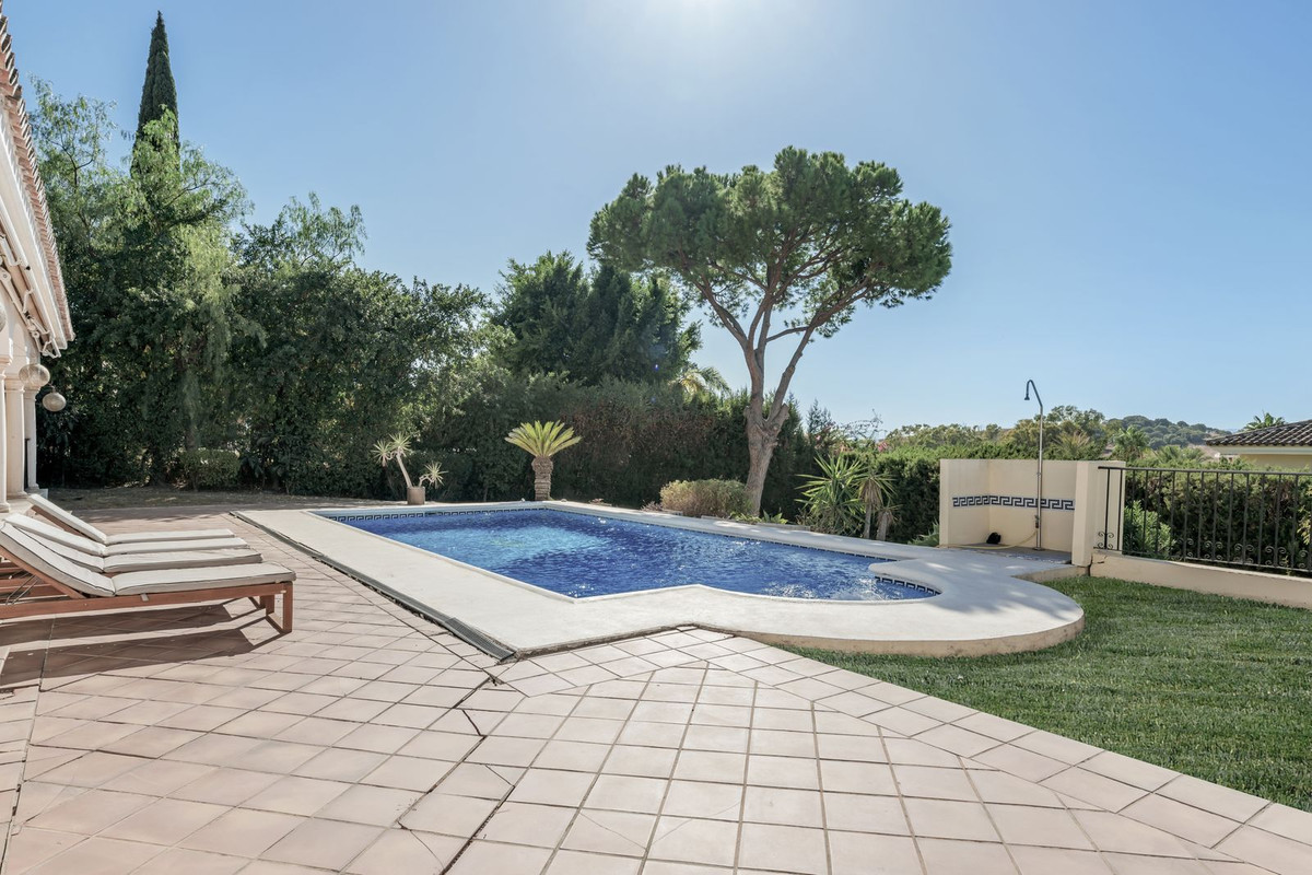 4 Bed Townhouse for sale in El Paraiso Costa Del Sol, Málaga, Spain