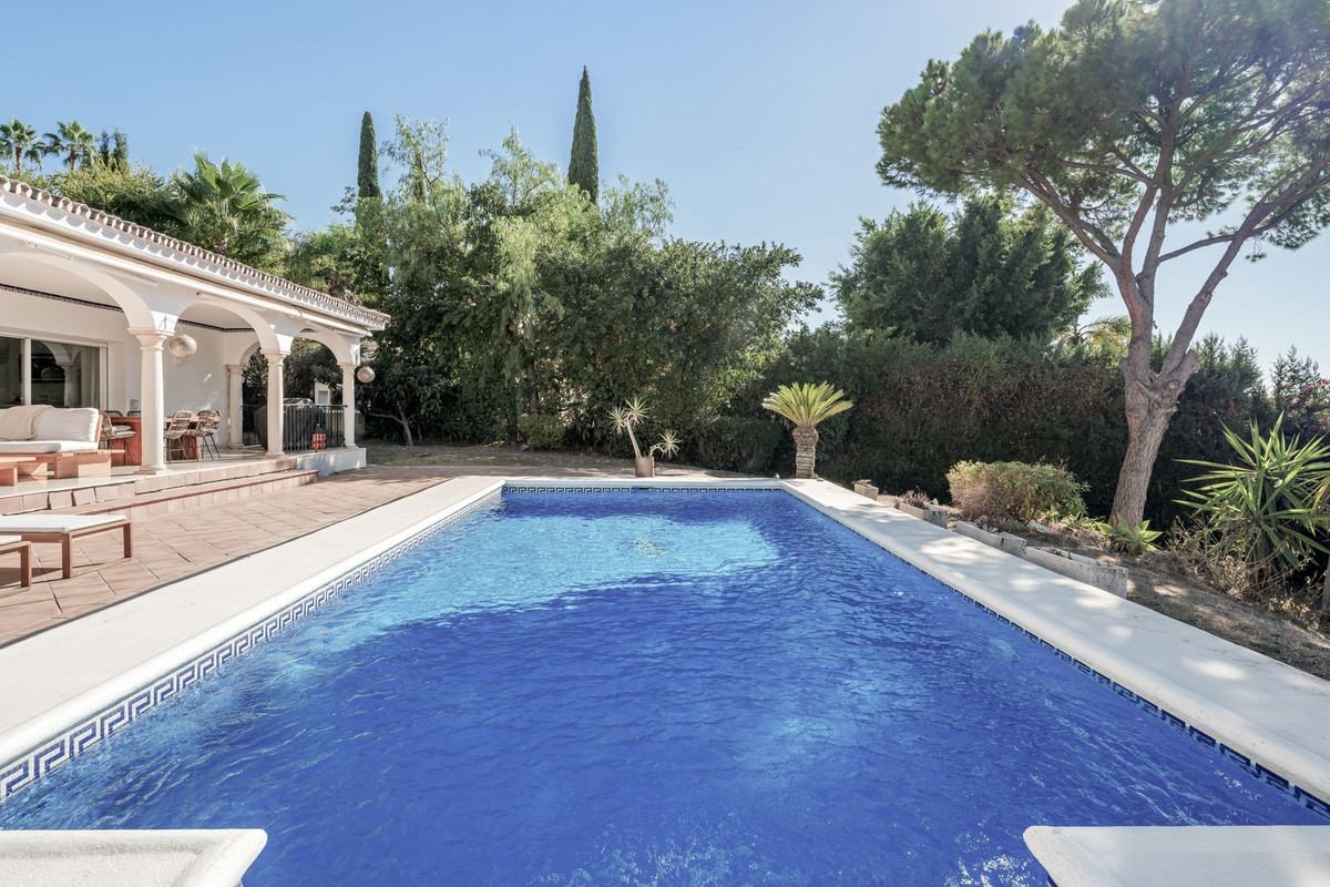 4 Bed Townhouse for sale in El Paraiso Costa Del Sol, Málaga, Spain