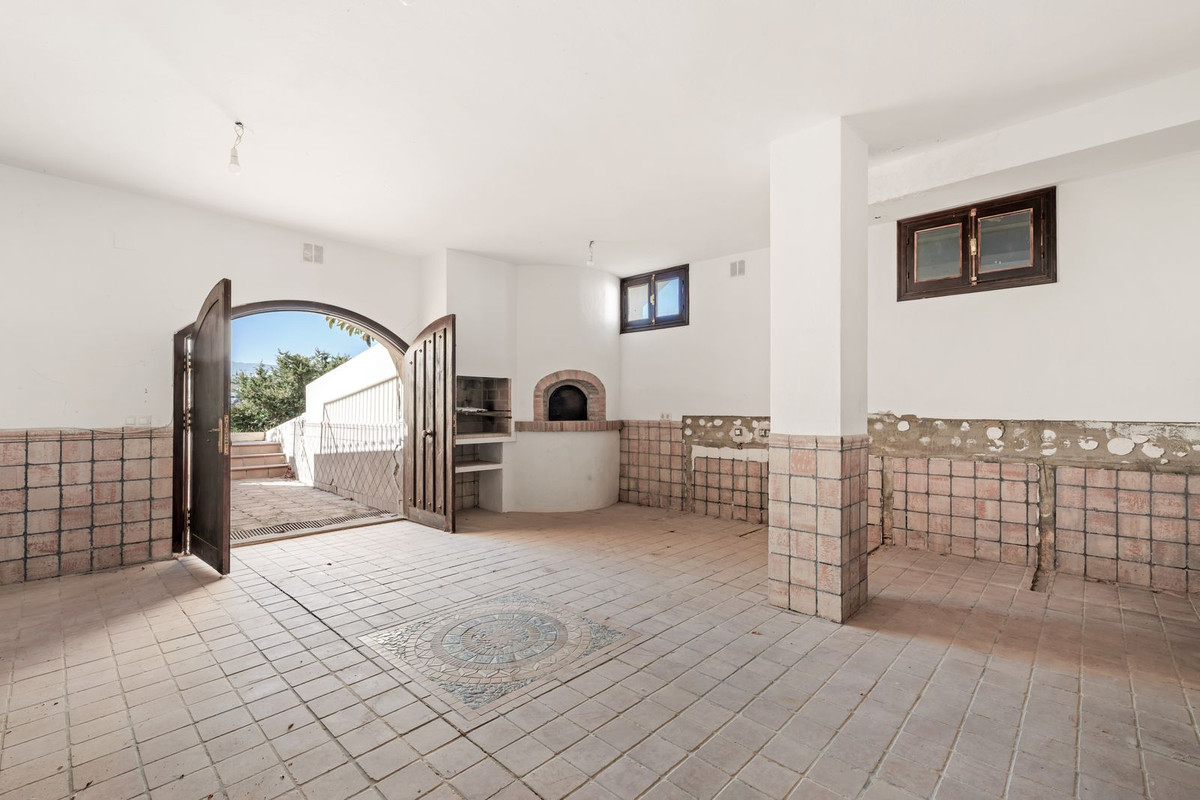 4 Bed Townhouse for sale in El Paraiso Costa Del Sol, Málaga, Spain