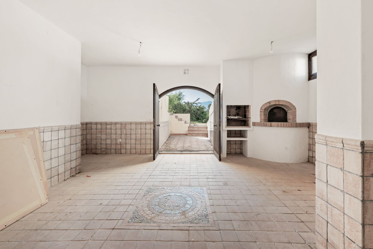 4 Bed Townhouse for sale in El Paraiso Costa Del Sol, Málaga, Spain