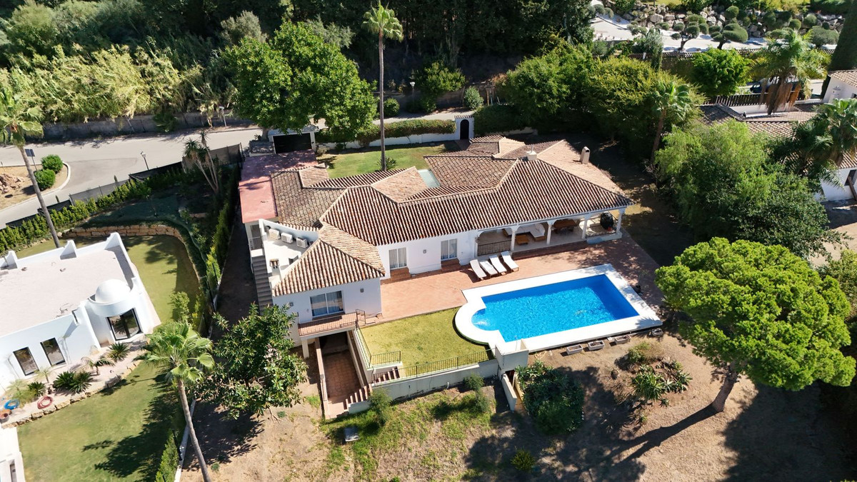 4 Bed Townhouse for sale in El Paraiso Costa Del Sol, Málaga, Spain